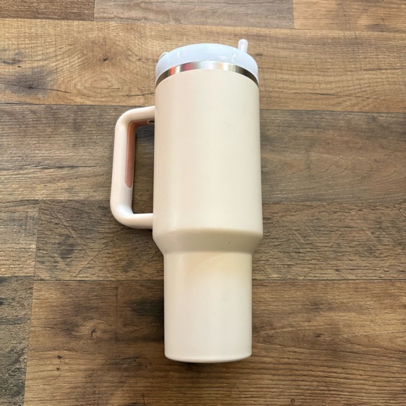 Stanley Cream Travel Tumbler with Handle - Picture 3 of 5